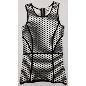 Intermix Honeycomb Contrast Women P (Petite XS)  Black White Sleeveless Top‎